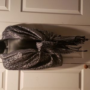 Over size scarf with tassels